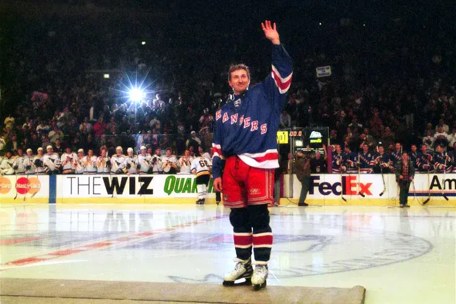 Wayne Gretzky Retires.